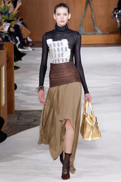 Look 10